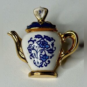 Vintage Avon “Tea Time” Porcelain Teapot Pin